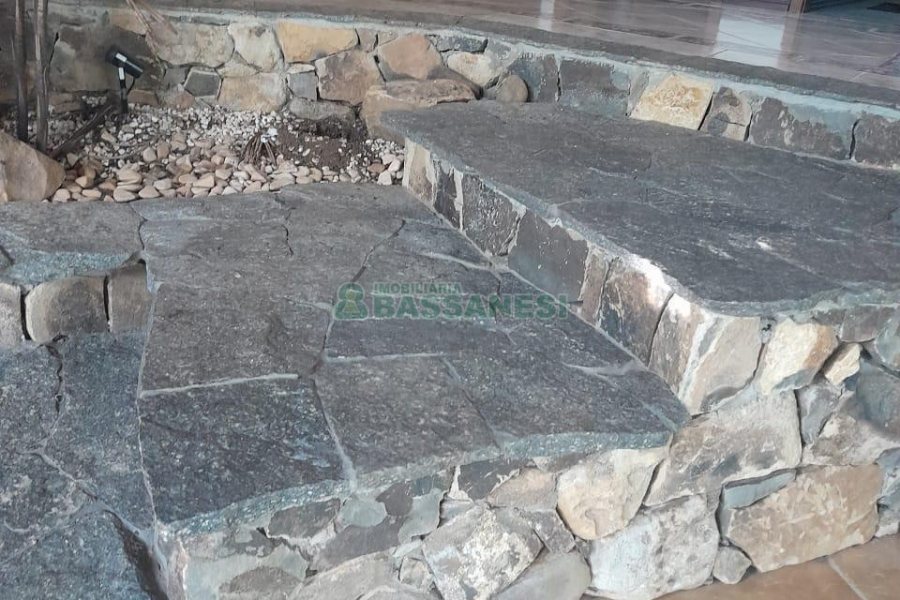 Casa com 400m², 3 dormitórios, 2 vagas, no bairro Santa Catarina em Caxias do Sul para Alugar