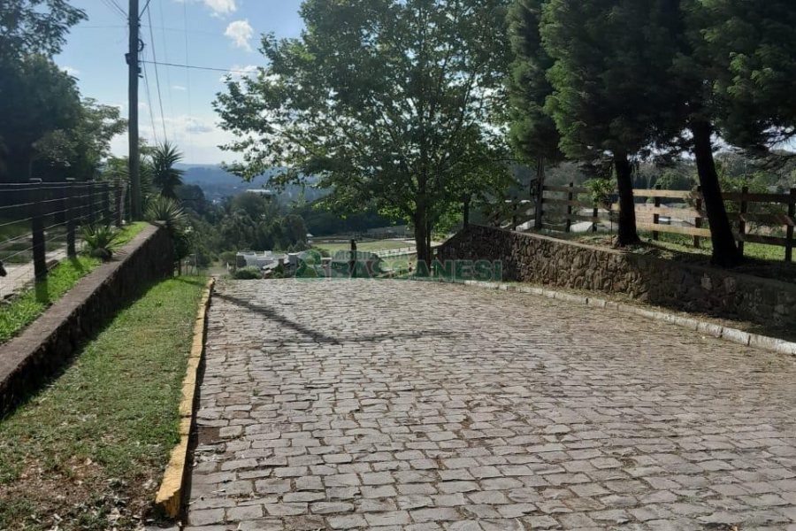 Casa com 400m², 3 dormitórios, 2 vagas, no bairro Santa Catarina em Caxias do Sul para Alugar