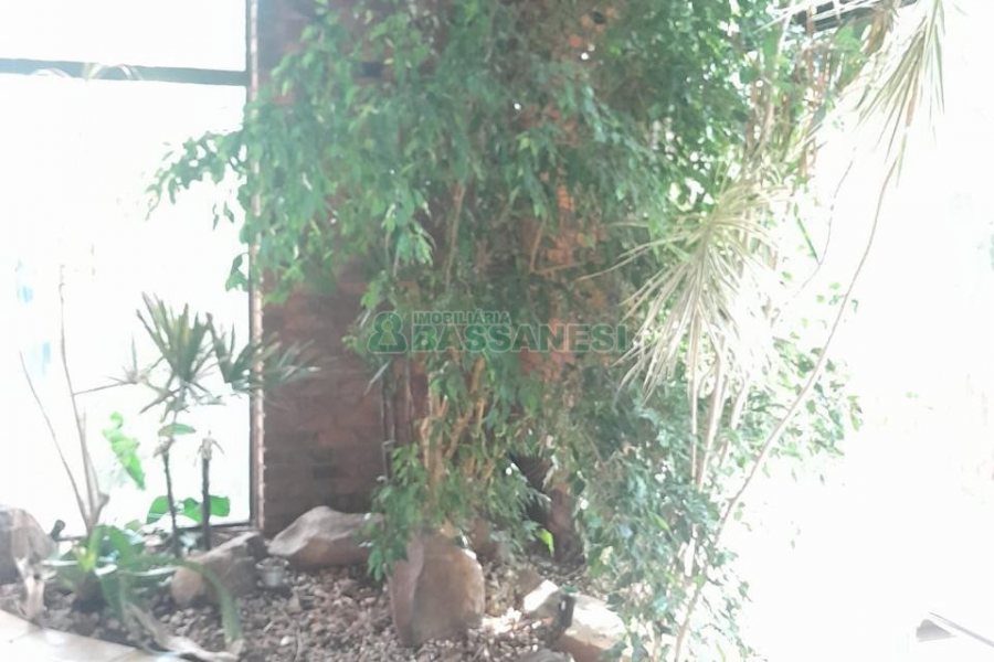 Casa com 400m², 3 dormitórios, 2 vagas, no bairro Santa Catarina em Caxias do Sul para Alugar