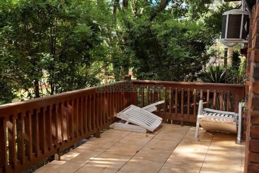 Casa com 400m², 3 dormitórios, 2 vagas, no bairro Santa Catarina em Caxias do Sul para Alugar