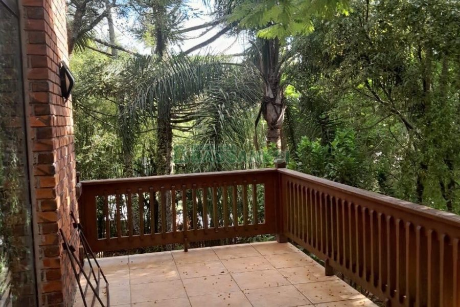 Casa com 400m², 3 dormitórios, 2 vagas, no bairro Santa Catarina em Caxias do Sul para Alugar