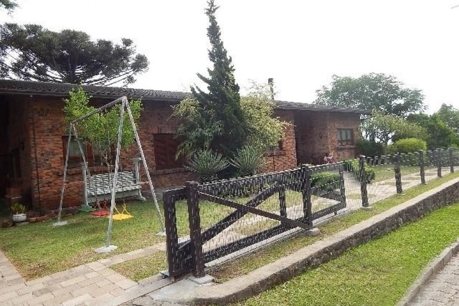 Casa com 400m², 3 dormitórios, 2 vagas, no bairro Santa Catarina em Caxias do Sul para Alugar