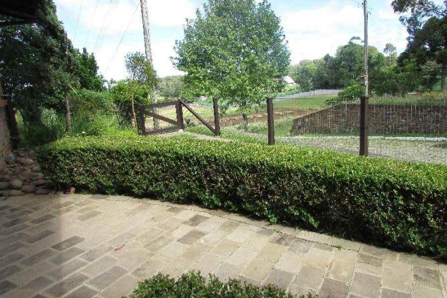 Casa com 400m², 3 dormitórios, 2 vagas, no bairro Santa Catarina em Caxias do Sul para Alugar