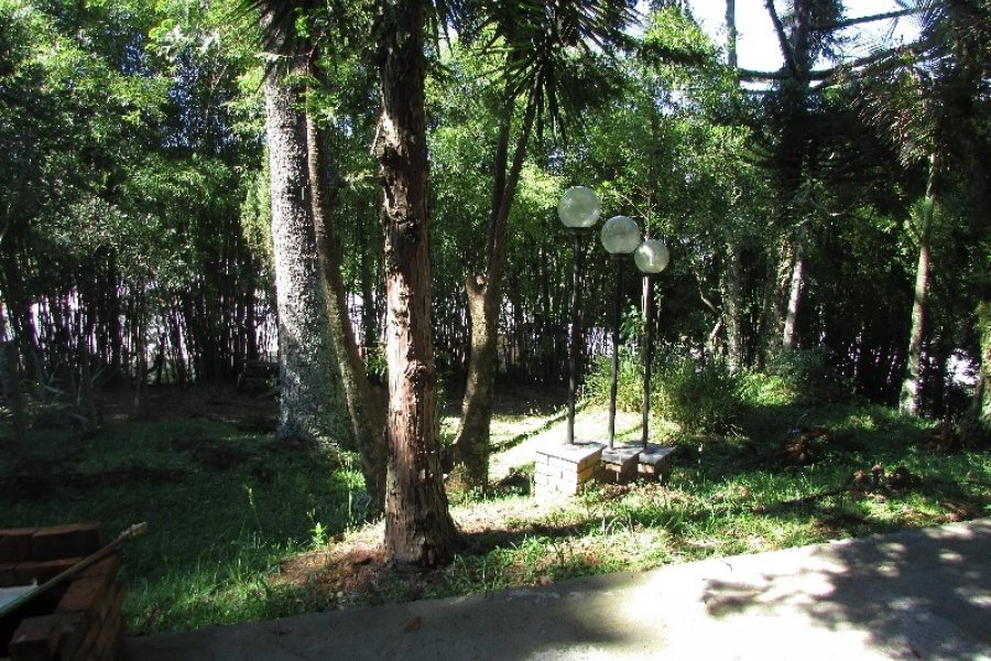 Casa com 400m², 3 dormitórios, 2 vagas, no bairro Santa Catarina em Caxias do Sul para Alugar