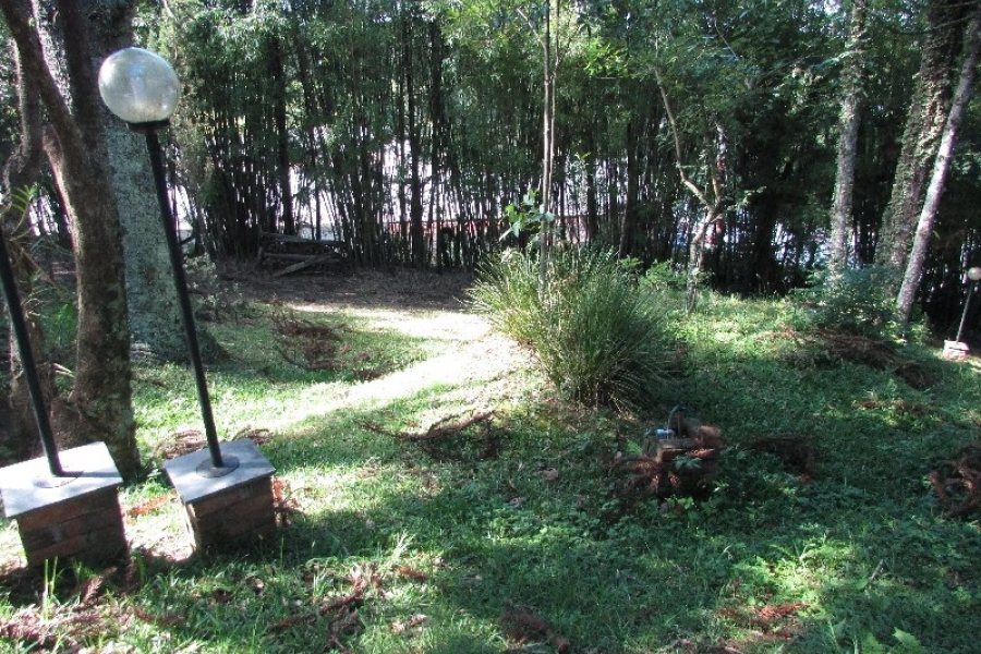 Casa com 400m², 3 dormitórios, 2 vagas, no bairro Santa Catarina em Caxias do Sul para Alugar