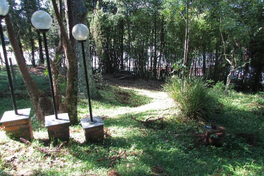 Casa com 400m², 3 dormitórios, 2 vagas, no bairro Santa Catarina em Caxias do Sul para Alugar