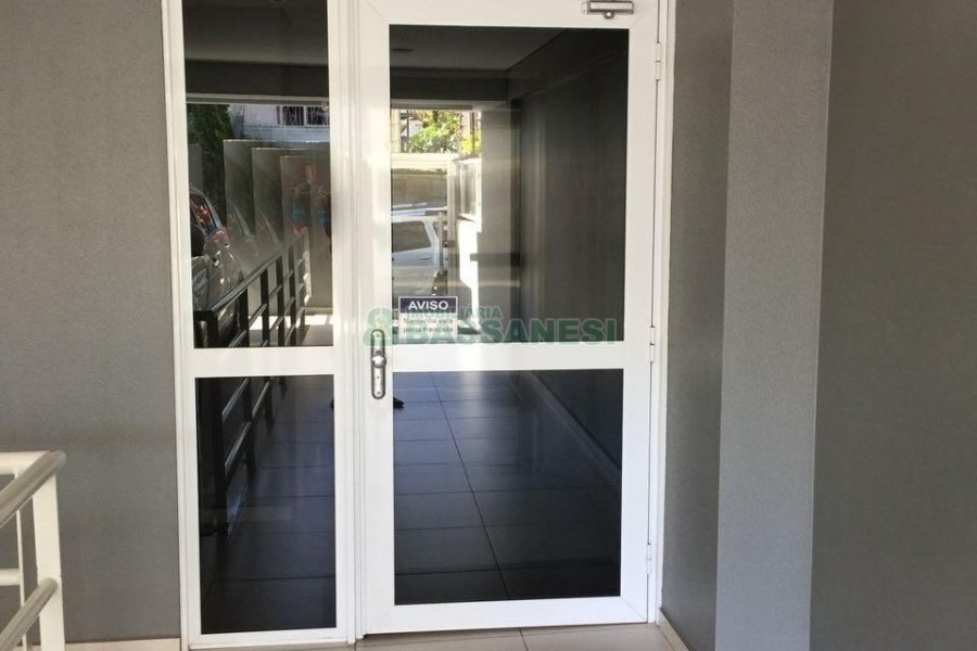Kitinete com 39m², 1 dormitório, no bairro São Pelegrino em Caxias do Sul para Alugar