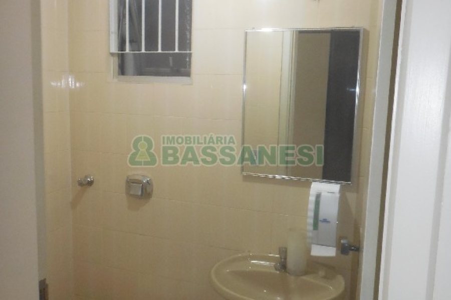 Sala com 44m², no bairro Centro em Caxias do Sul para Alugar