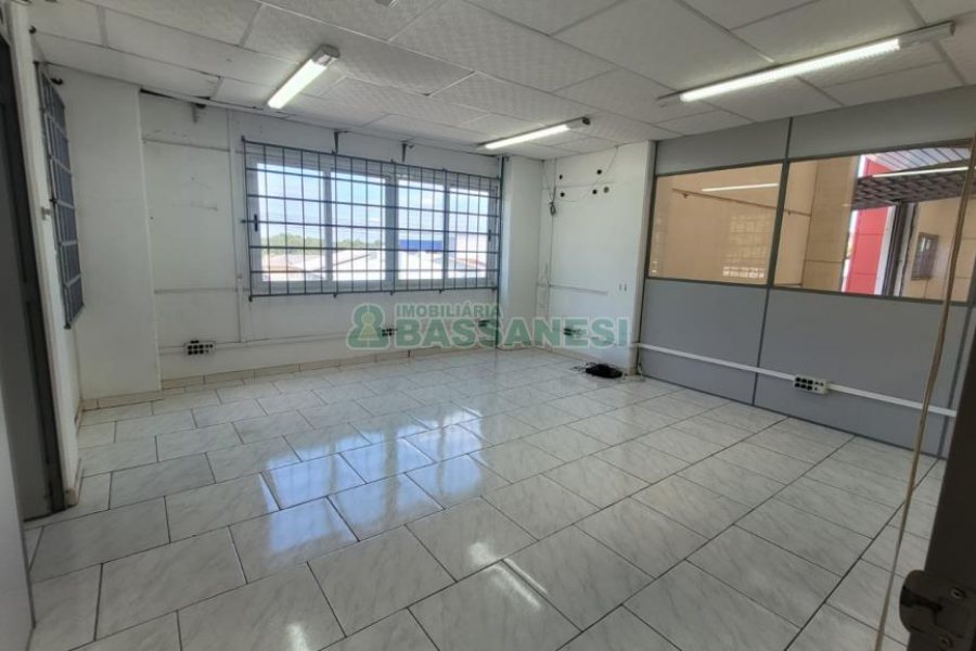 Pavilhão com 580m², 2 vagas, no bairro Cidade Nova em Caxias do Sul para Alugar