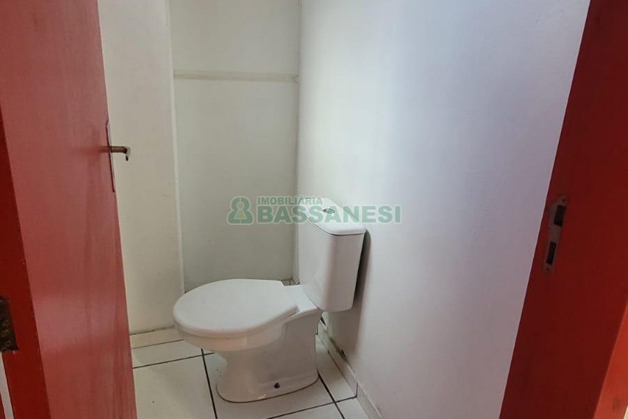 Pavilhão com 580m², 2 vagas, no bairro Cidade Nova em Caxias do Sul para Alugar