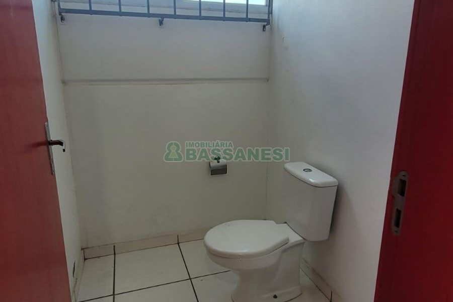 Pavilhão com 580m², 2 vagas, no bairro Cidade Nova em Caxias do Sul para Alugar