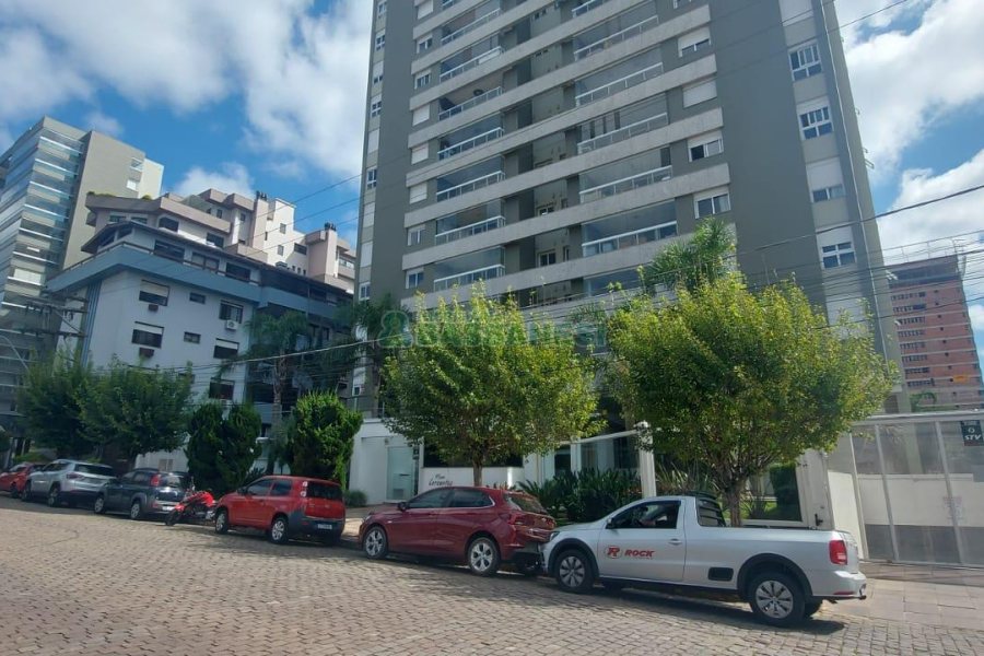 Apartamento com 140m², 3 dormitórios, 2 vagas, no bairro Centro em Caxias do Sul para Alugar ou Comprar