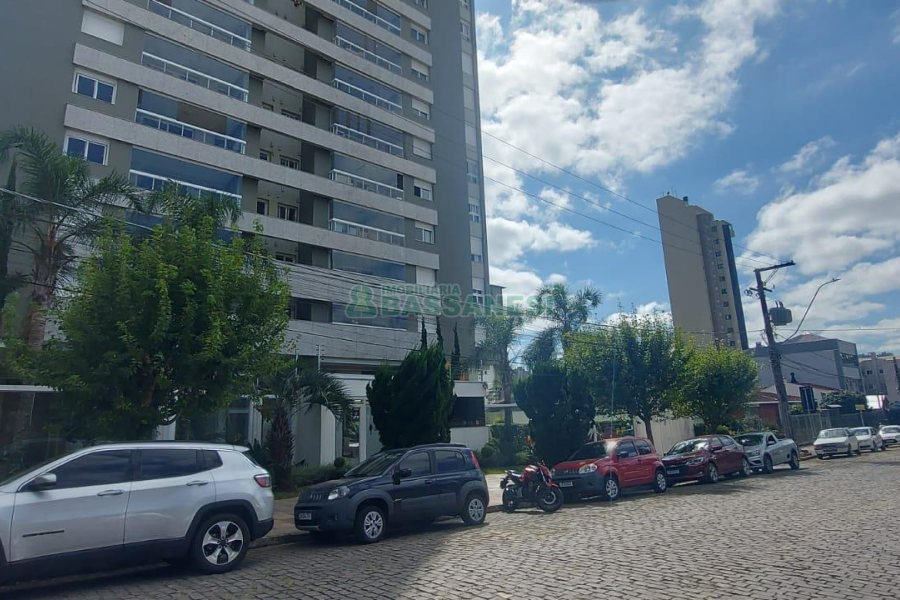 Apartamento com 140m², 3 dormitórios, 2 vagas, no bairro Centro em Caxias do Sul para Alugar ou Comprar