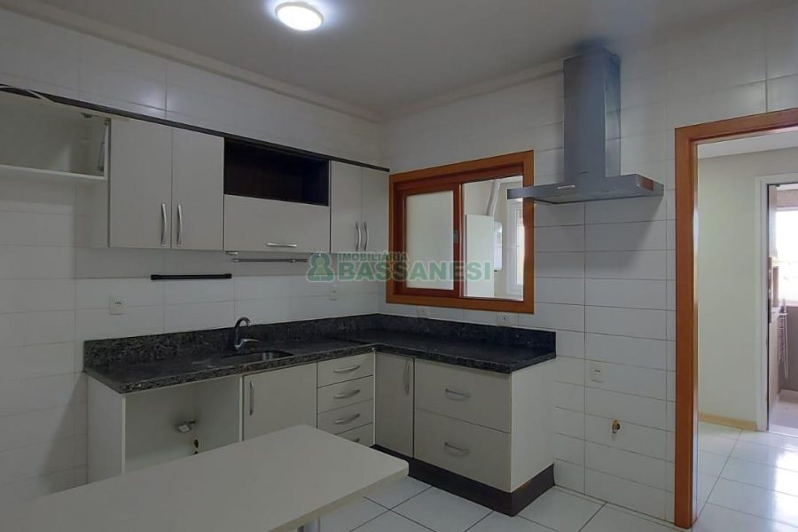 Apartamento com 140m², 3 dormitórios, 2 vagas, no bairro Centro em Caxias do Sul para Alugar ou Comprar