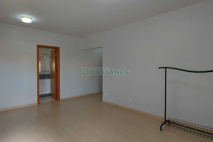 Apartamento com 140m², 3 dormitórios, 2 vagas, no bairro Centro em Caxias do Sul para Alugar ou Comprar