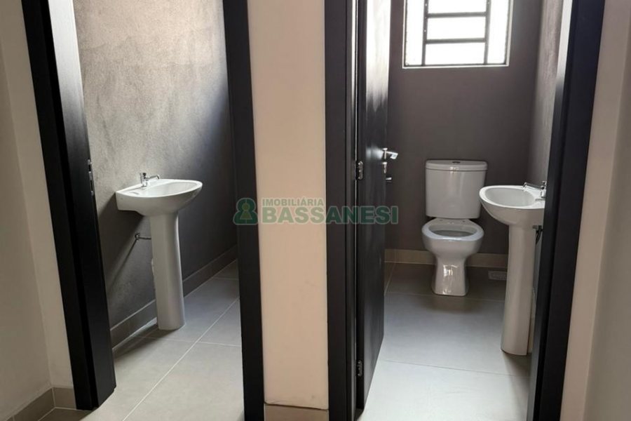 Loja com 545m², no bairro São Pelegrino em Caxias do Sul para Alugar