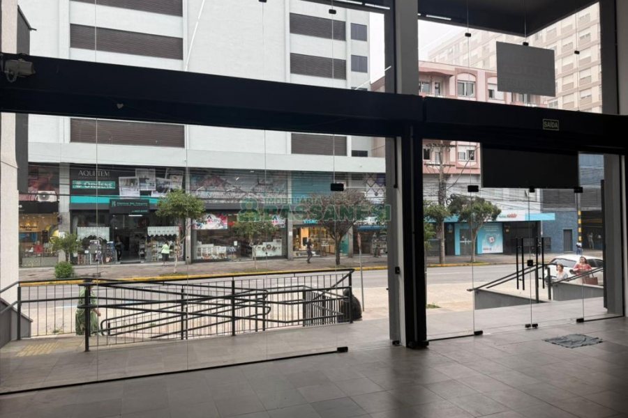 Sala com 600m², no bairro Centro em Caxias do Sul para Alugar