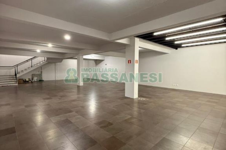 Sala com 600m², no bairro Centro em Caxias do Sul para Alugar
