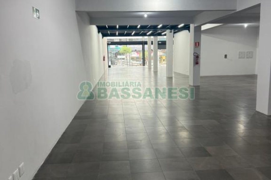Sala com 600m², no bairro Centro em Caxias do Sul para Alugar