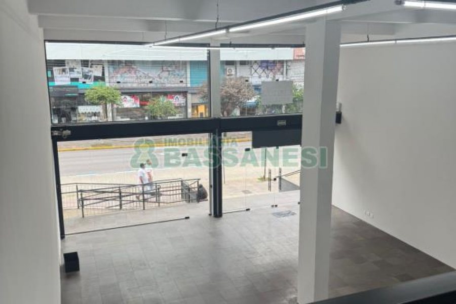 Sala com 600m², no bairro Centro em Caxias do Sul para Alugar