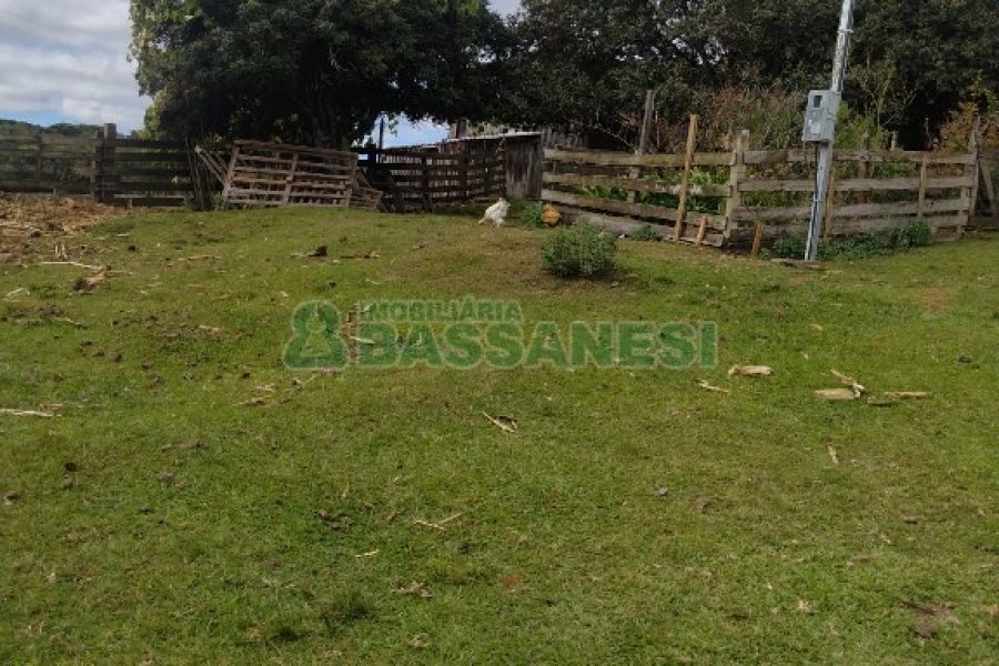 Chácara com 200m², 3 dormitórios, 1 vaga, no bairro Fazenda Souza em Caxias do Sul para Comprar