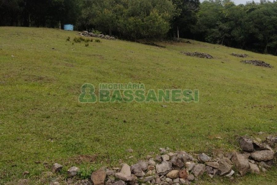 Chácara com 200m², 3 dormitórios, 1 vaga, no bairro Fazenda Souza em Caxias do Sul para Comprar