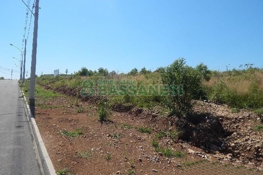 Terreno com 5574m², no bairro Sanvitto em Caxias do Sul para Alugar