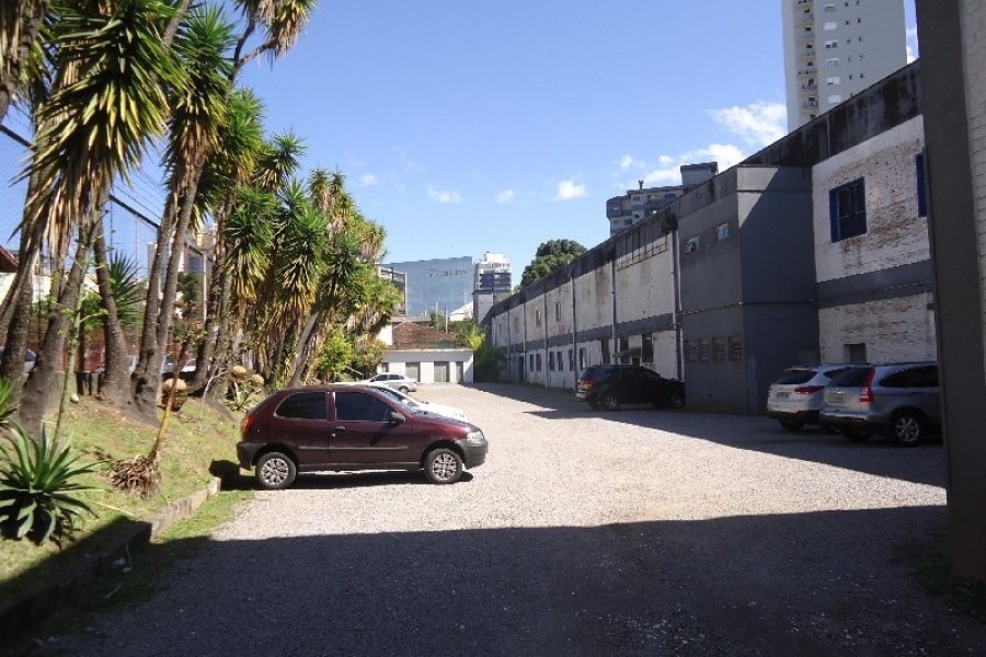 Loja com 5600m², no bairro São Pelegrino em Caxias do Sul para Alugar
