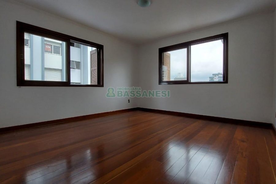 Apartamento com 170m², 3 dormitórios, 1 vaga, no bairro Lourdes em Caxias do Sul para Alugar