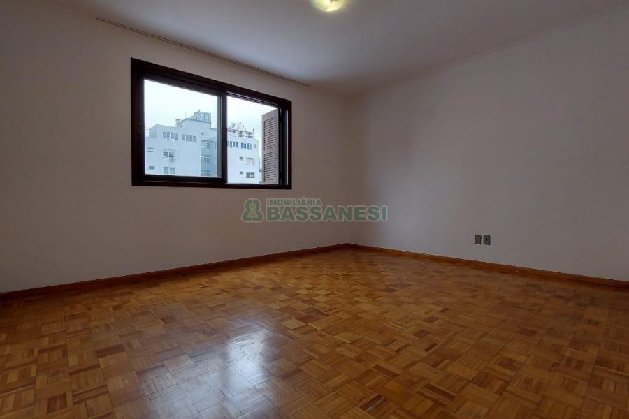 Apartamento com 170m², 3 dormitórios, 1 vaga, no bairro Lourdes em Caxias do Sul para Alugar