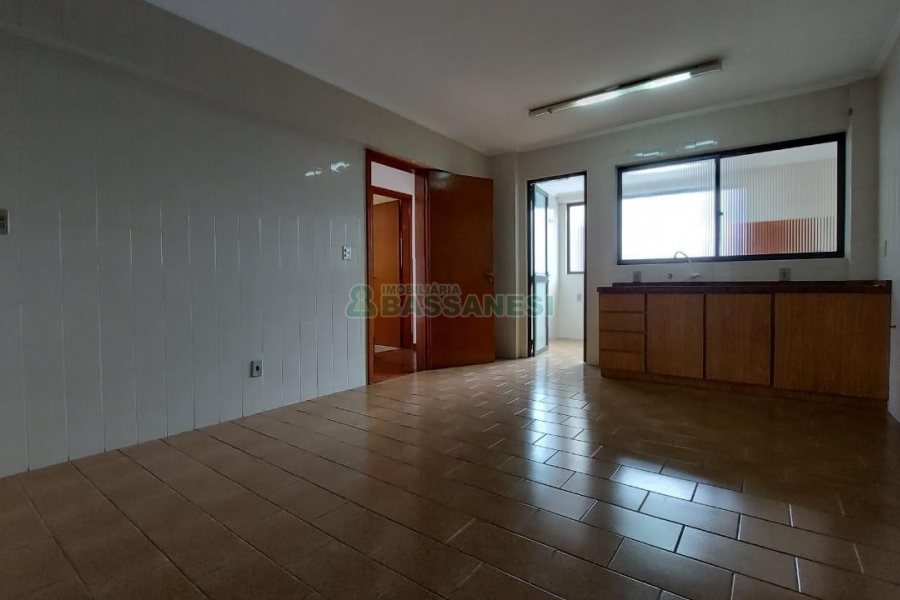 Apartamento com 170m², 3 dormitórios, 1 vaga, no bairro Lourdes em Caxias do Sul para Alugar
