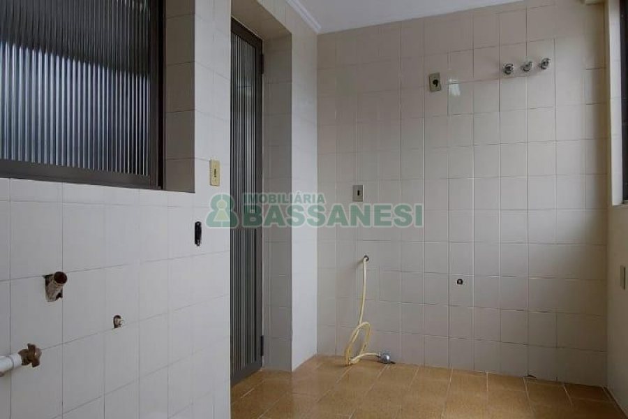 Apartamento com 170m², 3 dormitórios, 1 vaga, no bairro Lourdes em Caxias do Sul para Alugar