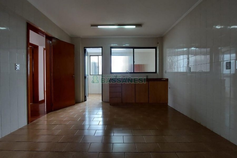 Apartamento com 170m², 3 dormitórios, 1 vaga, no bairro Lourdes em Caxias do Sul para Alugar