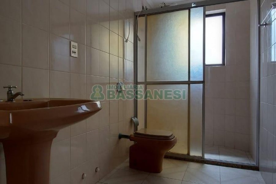 Apartamento com 170m², 3 dormitórios, 1 vaga, no bairro Lourdes em Caxias do Sul para Alugar