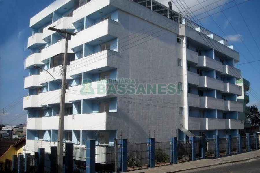 Kitinete Mobiliado com 25m², 1 dormitório, 1 vaga, no bairro Petrópolis em Caxias do Sul para Alugar
