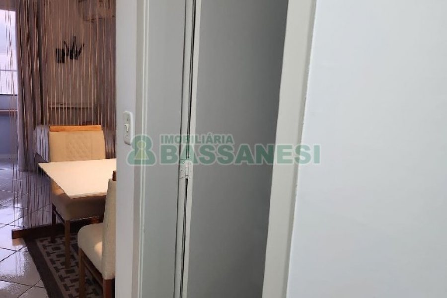Kitinete Mobiliado com 25m², 1 dormitório, 1 vaga, no bairro Petrópolis em Caxias do Sul para Alugar