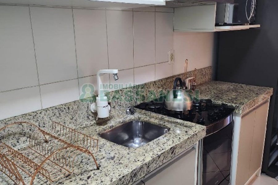Kitinete Mobiliado com 25m², 1 dormitório, 1 vaga, no bairro Petrópolis em Caxias do Sul para Alugar