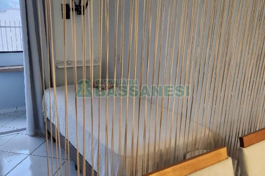 Kitinete Mobiliado com 25m², 1 dormitório, 1 vaga, no bairro Petrópolis em Caxias do Sul para Alugar
