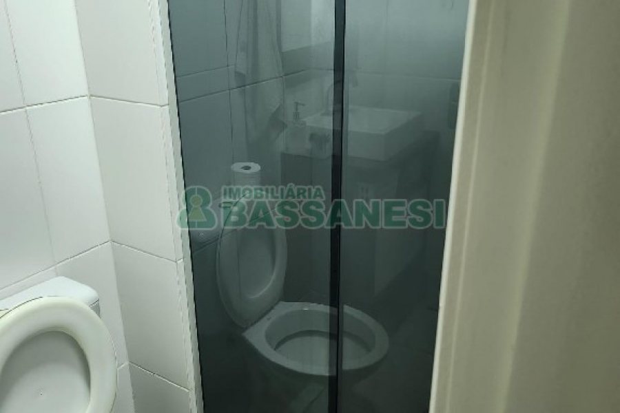 Kitinete Mobiliado com 25m², 1 dormitório, 1 vaga, no bairro Petrópolis em Caxias do Sul para Alugar