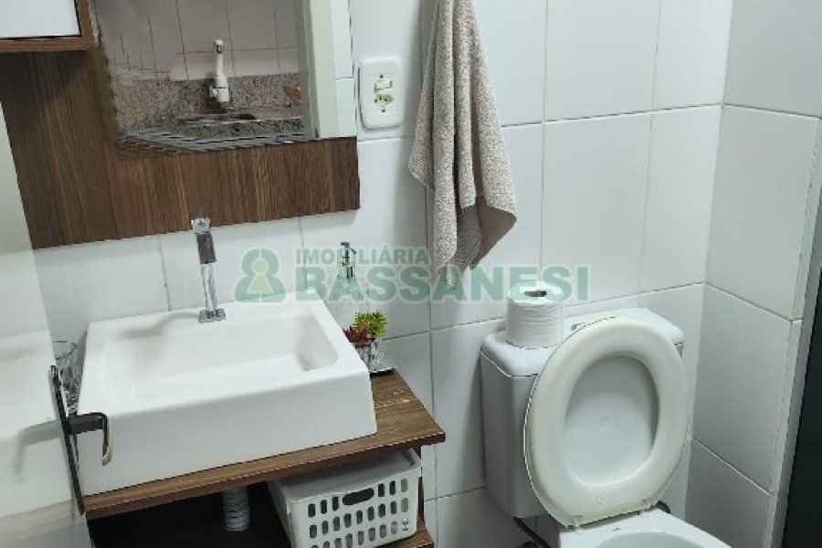 Kitinete Mobiliado com 25m², 1 dormitório, 1 vaga, no bairro Petrópolis em Caxias do Sul para Alugar