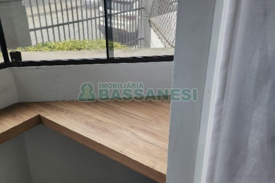 Kitinete Mobiliado com 25m², 1 dormitório, 1 vaga, no bairro Petrópolis em Caxias do Sul para Alugar