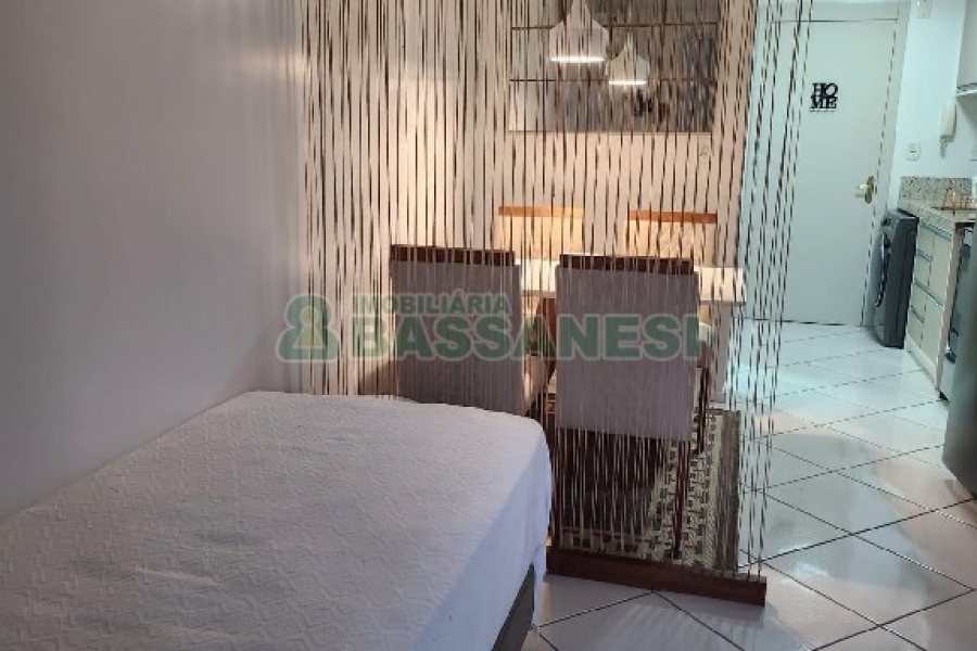 Kitinete Mobiliado com 25m², 1 dormitório, 1 vaga, no bairro Petrópolis em Caxias do Sul para Alugar