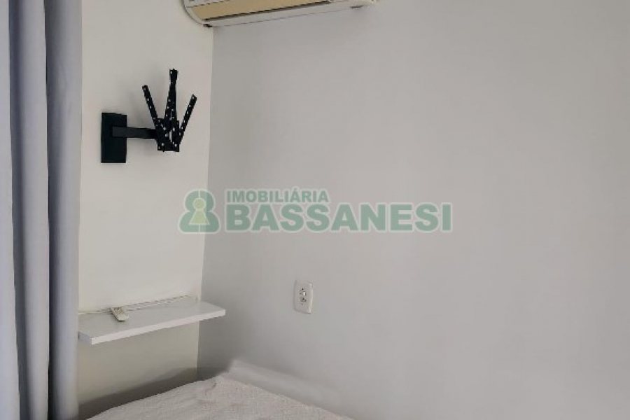 Kitinete Mobiliado com 25m², 1 dormitório, 1 vaga, no bairro Petrópolis em Caxias do Sul para Alugar