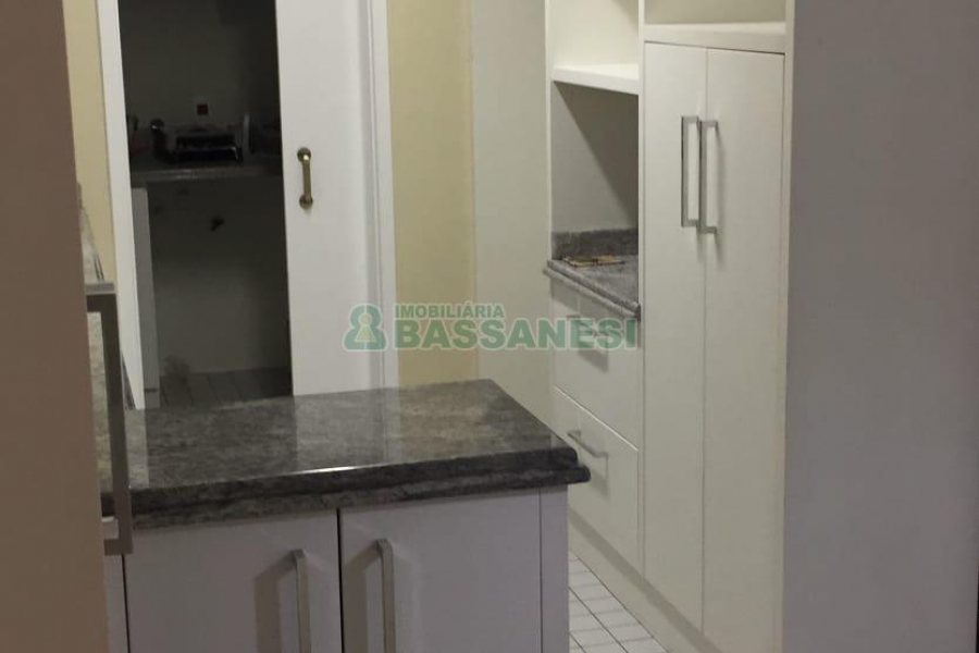 Apartamento com 116m², 3 dormitórios, 2 vagas, no bairro Centro em Caxias do Sul para Comprar