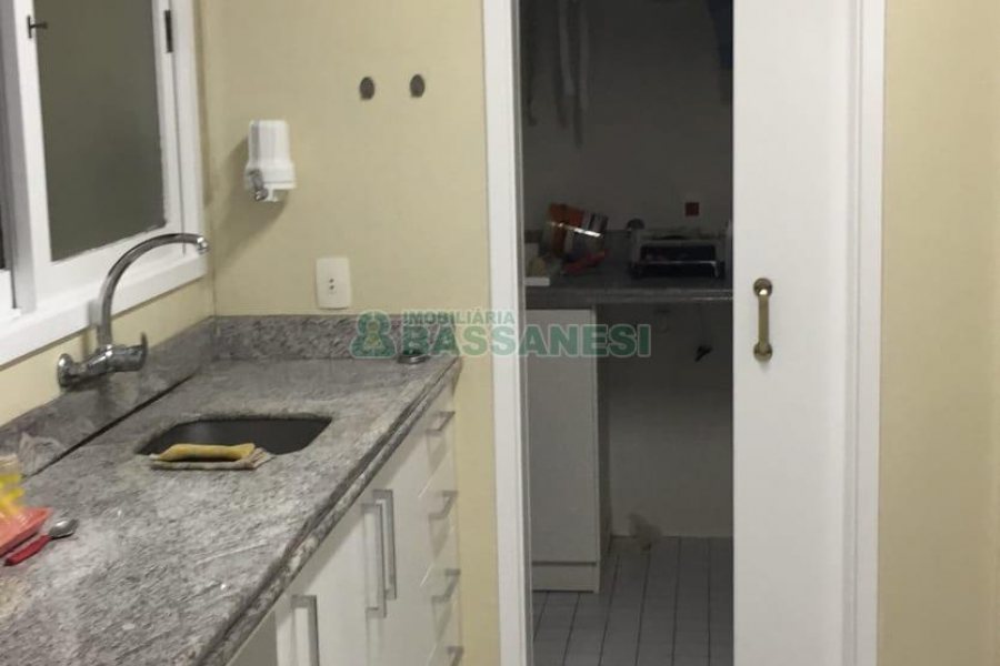 Apartamento com 116m², 3 dormitórios, 2 vagas, no bairro Centro em Caxias do Sul para Comprar