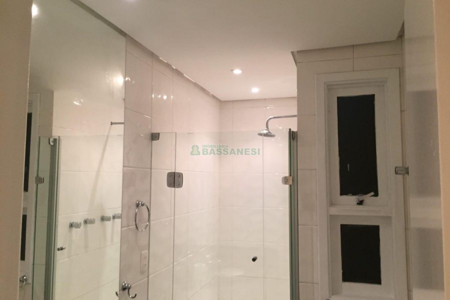 Apartamento com 116m², 3 dormitórios, 2 vagas, no bairro Centro em Caxias do Sul para Comprar