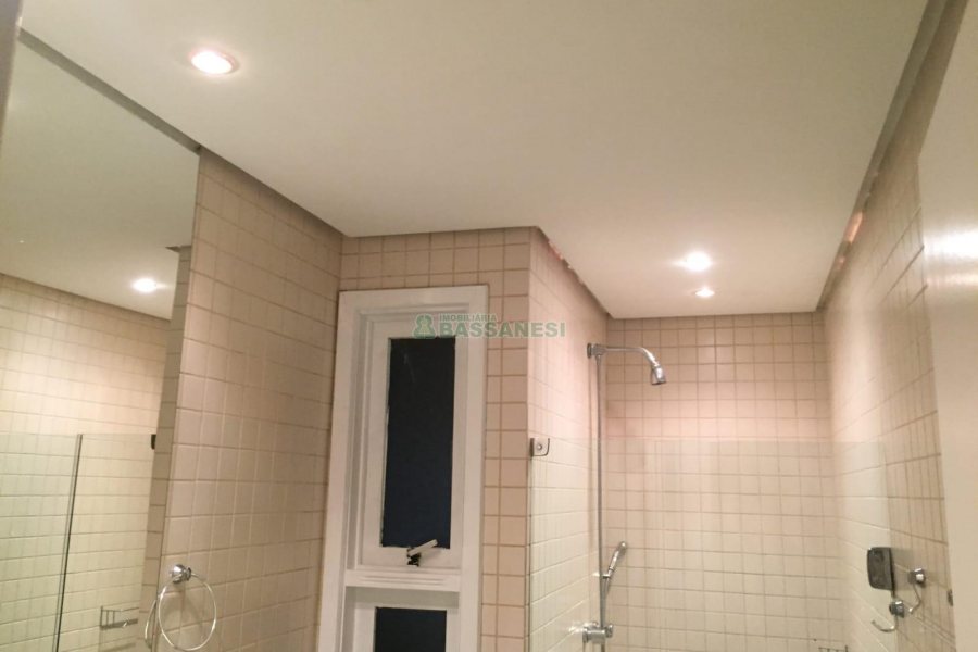 Apartamento com 116m², 3 dormitórios, 2 vagas, no bairro Centro em Caxias do Sul para Comprar