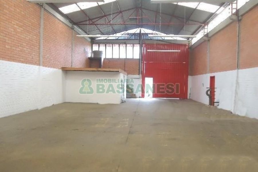 Pavilhão com 248m², no bairro Interlagos em Caxias do Sul para Alugar