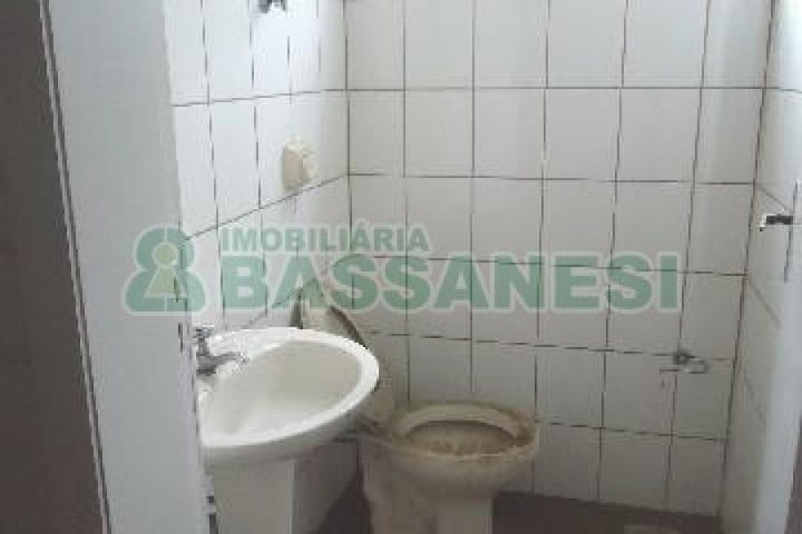 Pavilhão com 248m², no bairro Interlagos em Caxias do Sul para Alugar