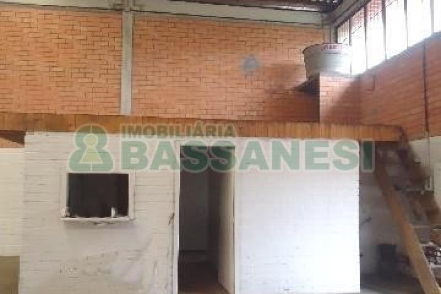 Pavilhão com 248m², no bairro Interlagos em Caxias do Sul para Alugar